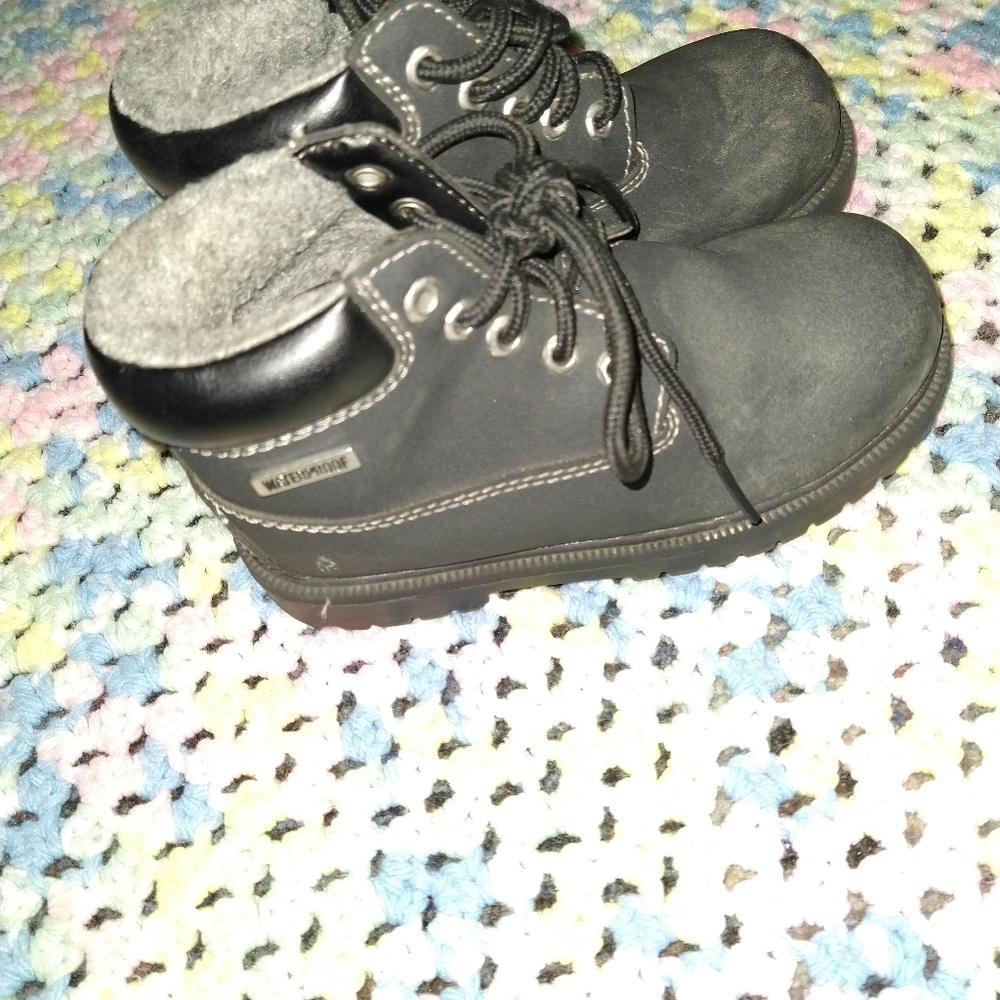 Waterproof Boots - Picture 2 of 4
